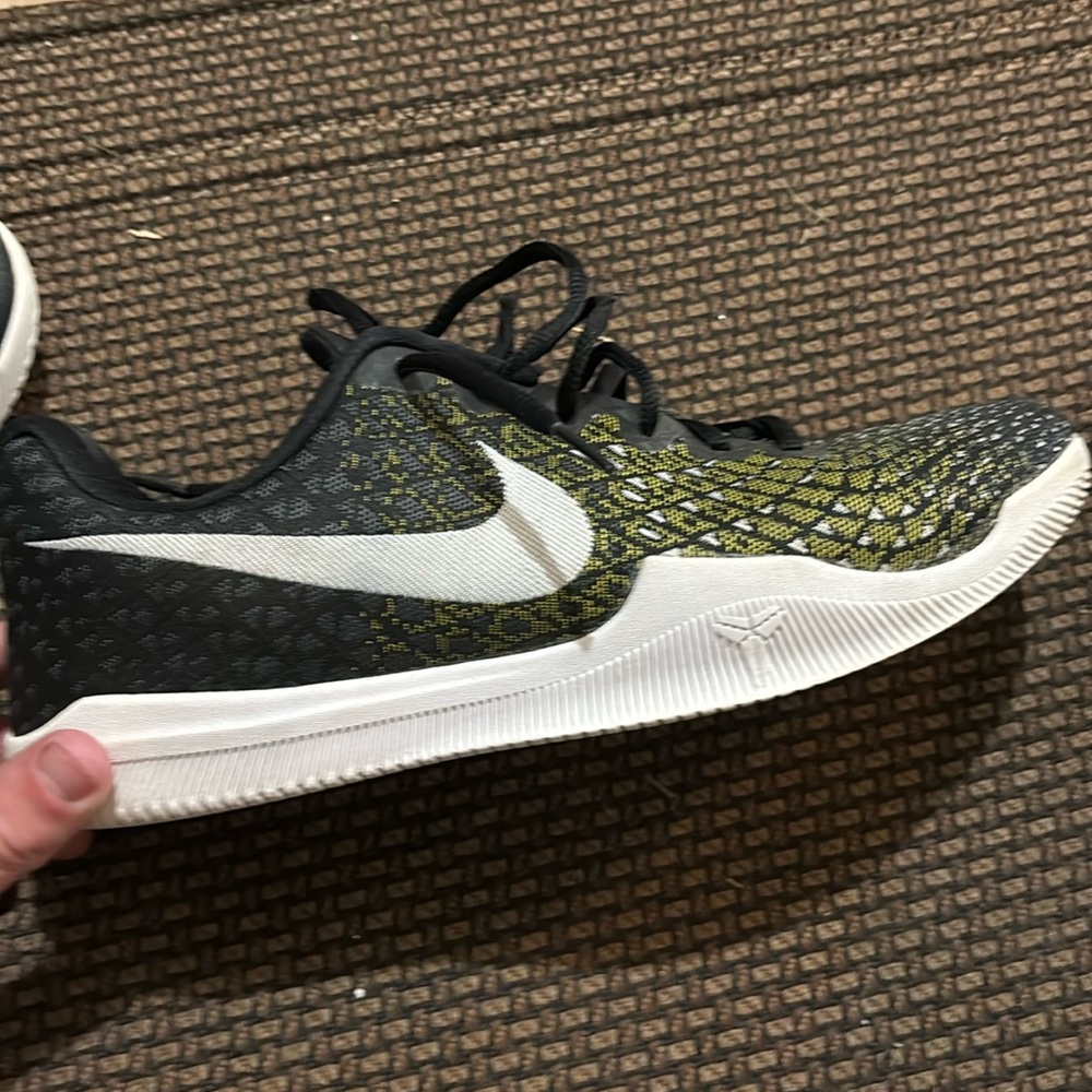 Men’s size 10.5 Kobe basketball shoes.
